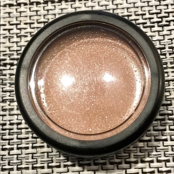 LIP POUTS - CHAMPAGNE - Picture 3 of 4